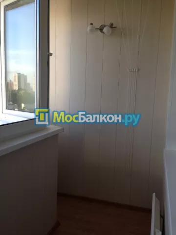 Отделка балкона и лоджии пластиковыми ПВХ панелями в Красногорске от компании МосБалкон
