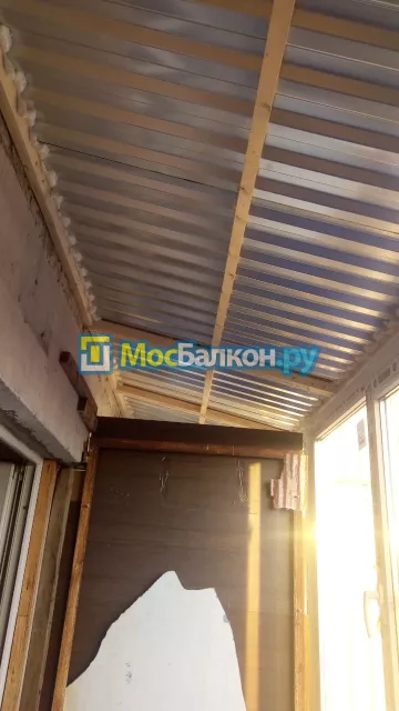 Крыша на балконе в Красногорске монтаж и ремонт по выгодной цене от МосБалкон