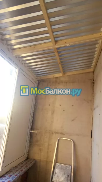 Крыша на балконе в Красногорске монтаж и ремонт по выгодной цене от МосБалкон