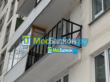 Установка каркасов для остекления балконов - компания МосБалкон в Москве
