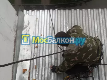 Крыша на балконе в Красногорске монтаж и ремонт по выгодной цене от МосБалкон