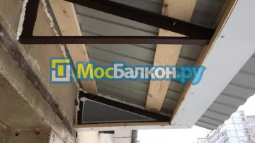 Крыша на балконе в Красногорске монтаж и ремонт по выгодной цене от МосБалкон