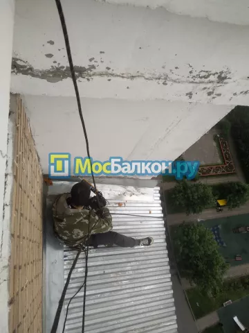 Крыша на балконе в Красногорске монтаж и ремонт по выгодной цене от МосБалкон