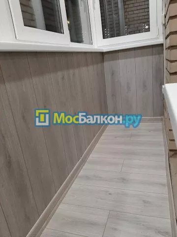 Отделка балкона и лоджии пластиковыми ПВХ панелями в Красногорске от компании МосБалкон