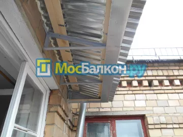 Крыша на балконе в Красногорске монтаж и ремонт по выгодной цене от МосБалкон