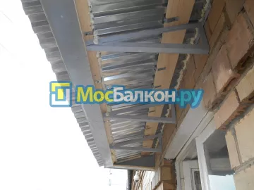 Крыша на балконе в Красногорске монтаж и ремонт по выгодной цене от МосБалкон