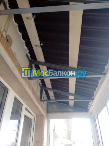 Крыша на балконе в Красногорске монтаж и ремонт по выгодной цене от МосБалкон