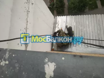 Крыша на балконе в Красногорске монтаж и ремонт по выгодной цене от МосБалкон
