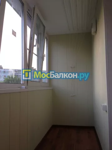 Отделка балкона и лоджии пластиковыми ПВХ панелями в Красногорске от компании МосБалкон