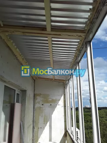 Крыша на балконе в Красногорске монтаж и ремонт по выгодной цене от МосБалкон