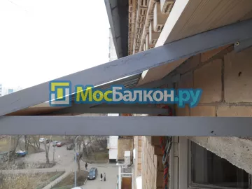 Крыша на балконе в Красногорске монтаж и ремонт по выгодной цене от МосБалкон