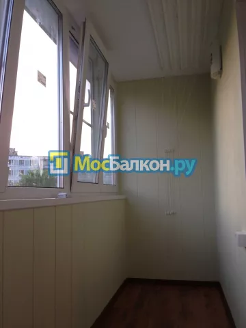 Отделка балкона и лоджии пластиковыми ПВХ панелями в Красногорске от компании МосБалкон