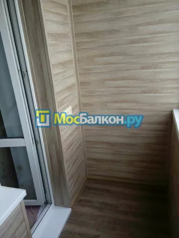 Отделка балкона и лоджии пластиковыми ПВХ панелями в Красногорске от компании МосБалкон