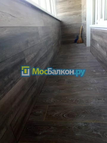 Отделка балконов ламинатом в Москве цены под ключ от МосБалкон